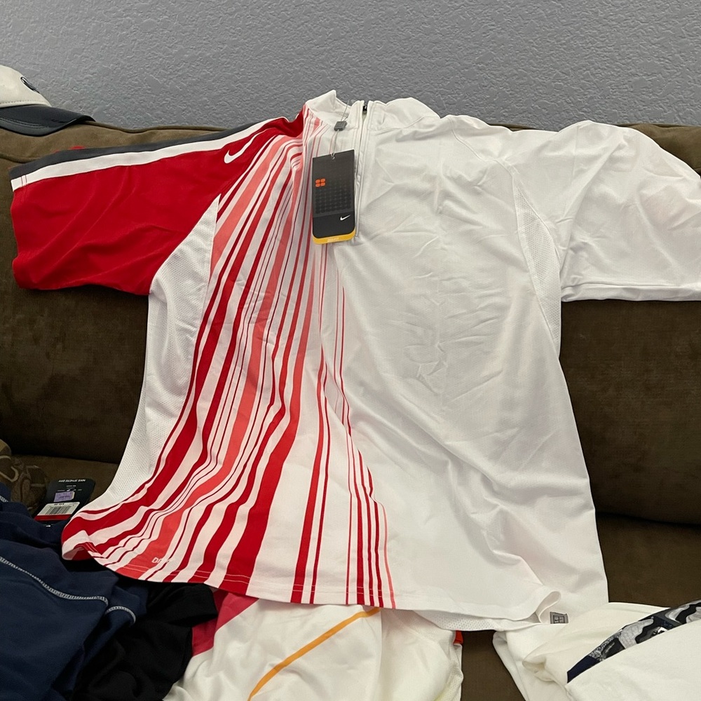 BRAND NEW NIKE TENNIS SHIRT WHITE/RED/GREY SIZE LARGE MENS